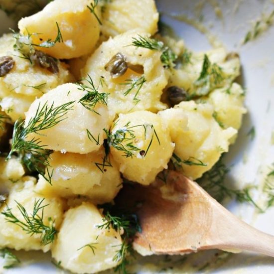 Receita de Salada de Batata Cítrica para Servir com Peixe
