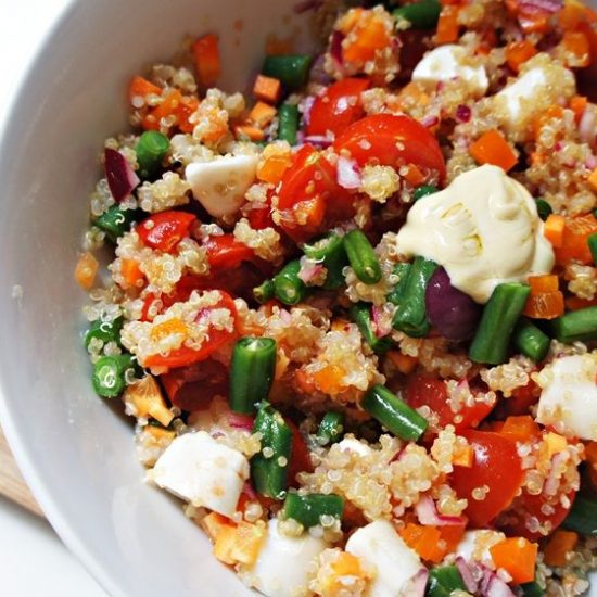Salada de Quinoa com Molho de Mostarda