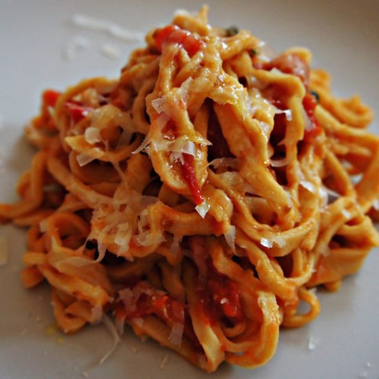 Espaguete com Molho de Tomate e Pimenta em 8 minutos