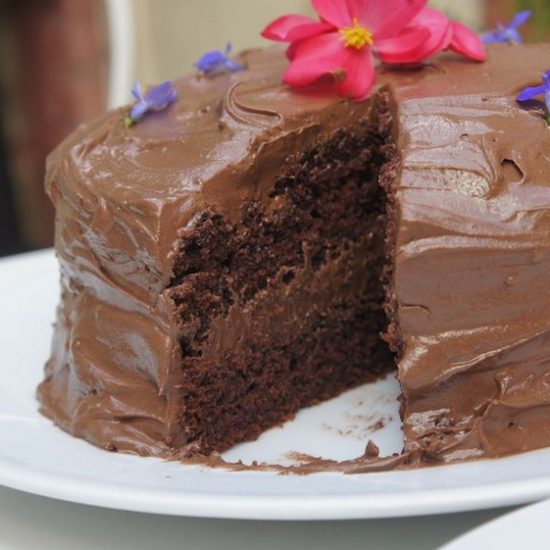 Receita de Bolo de Chocolate da Nigella com Cobertura de Chocolate Meio Amargo