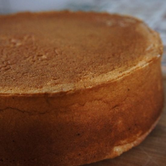 Receita de Pão de Ló com Água Quente para Bolo no Pote