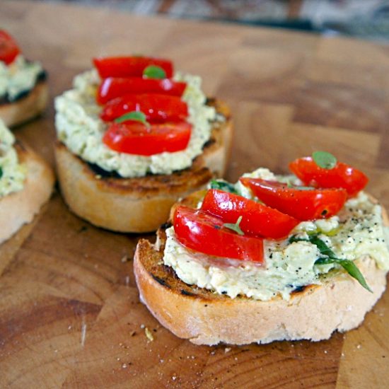Receita de Bruschetta de Ricota e Tomate Cereja