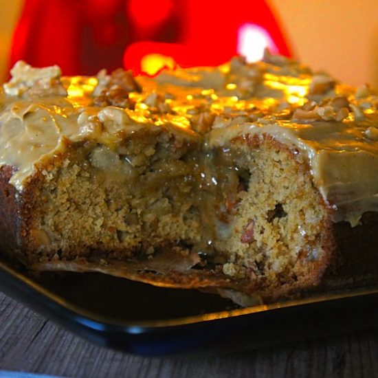 Receita de Bolo de Pera e Nozes com Cobertura de Açúcar Mascavo