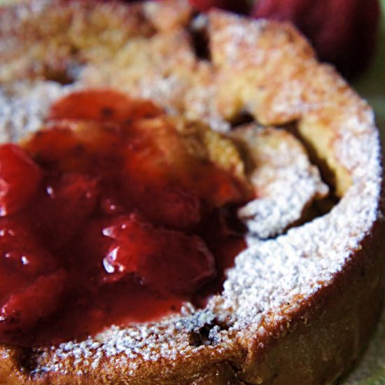 Receita de French Toast de Panetone com Compota de Morango