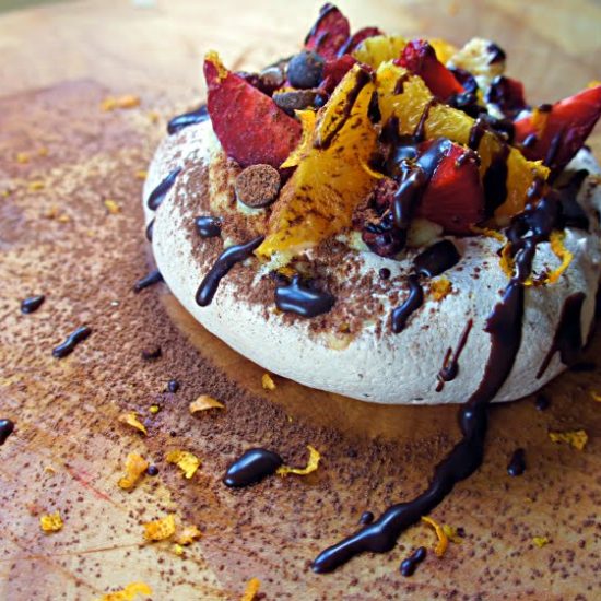 Receita de Mini Pavlova de Chocolate com Frutas Frescas