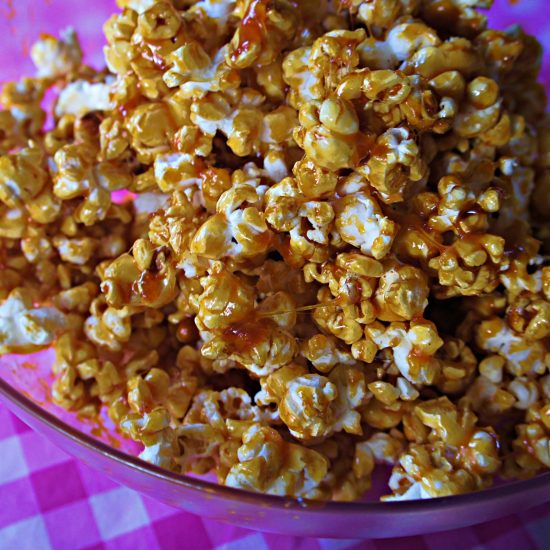 Receita de Pipoca Caramelada pra Assistir Netflix