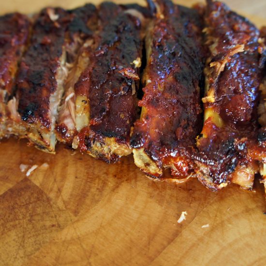 Receita de Costela de Porco Assada com Molho Barbecue de Goiaba