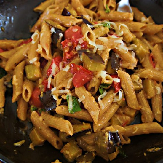 Receita de Penne Integral com Tomatinho, Berinjela e Alho