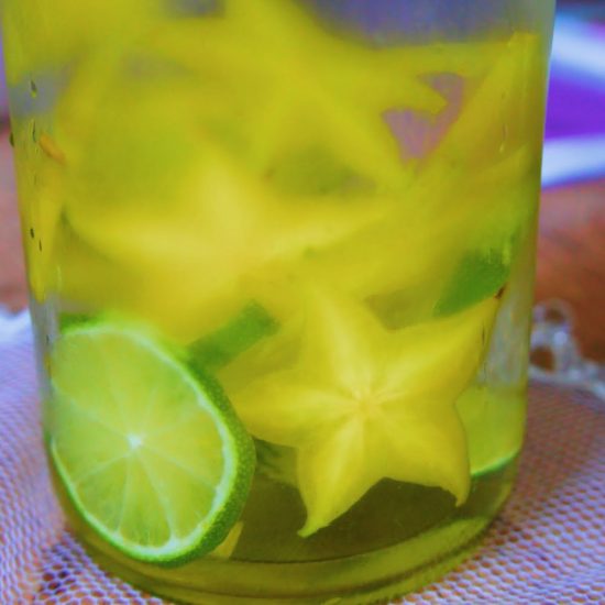 Receita de Água Aromatizada com Carambola e Limão