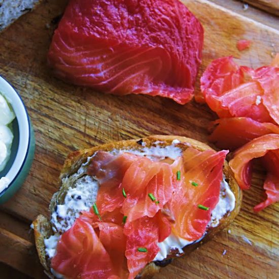 Receita de Salmão Curado na Beterraba (Gravlax)