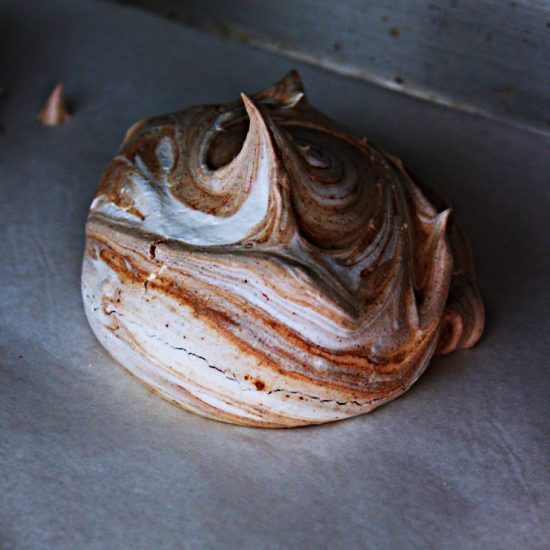 Pavlova de Chocolate Marmorizada