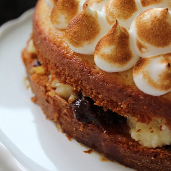 Receita de Bolo de Abacaxi com Ameixa e Coco
