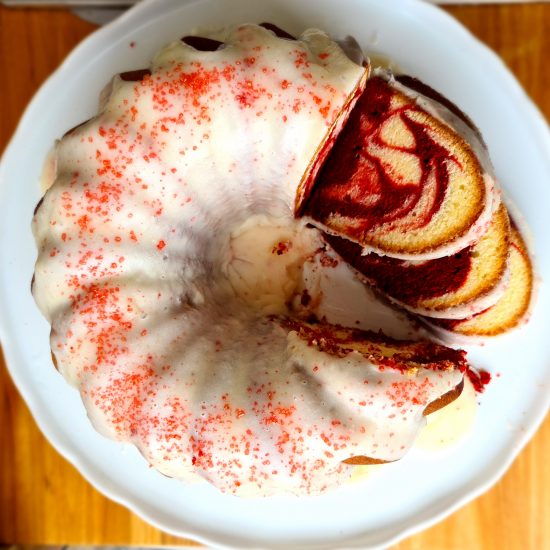 Receita de Bolo Mármore Red Velvet e Baunilha (Pound Cake)